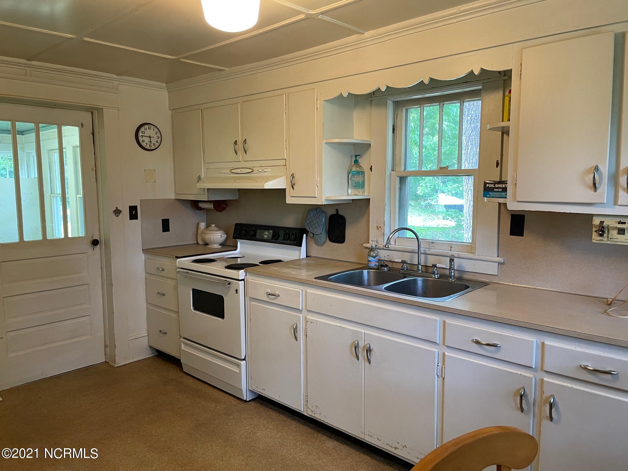 162 Smith Road Atlantic, NC 28511 - Photo 12 of 32 Kitchen