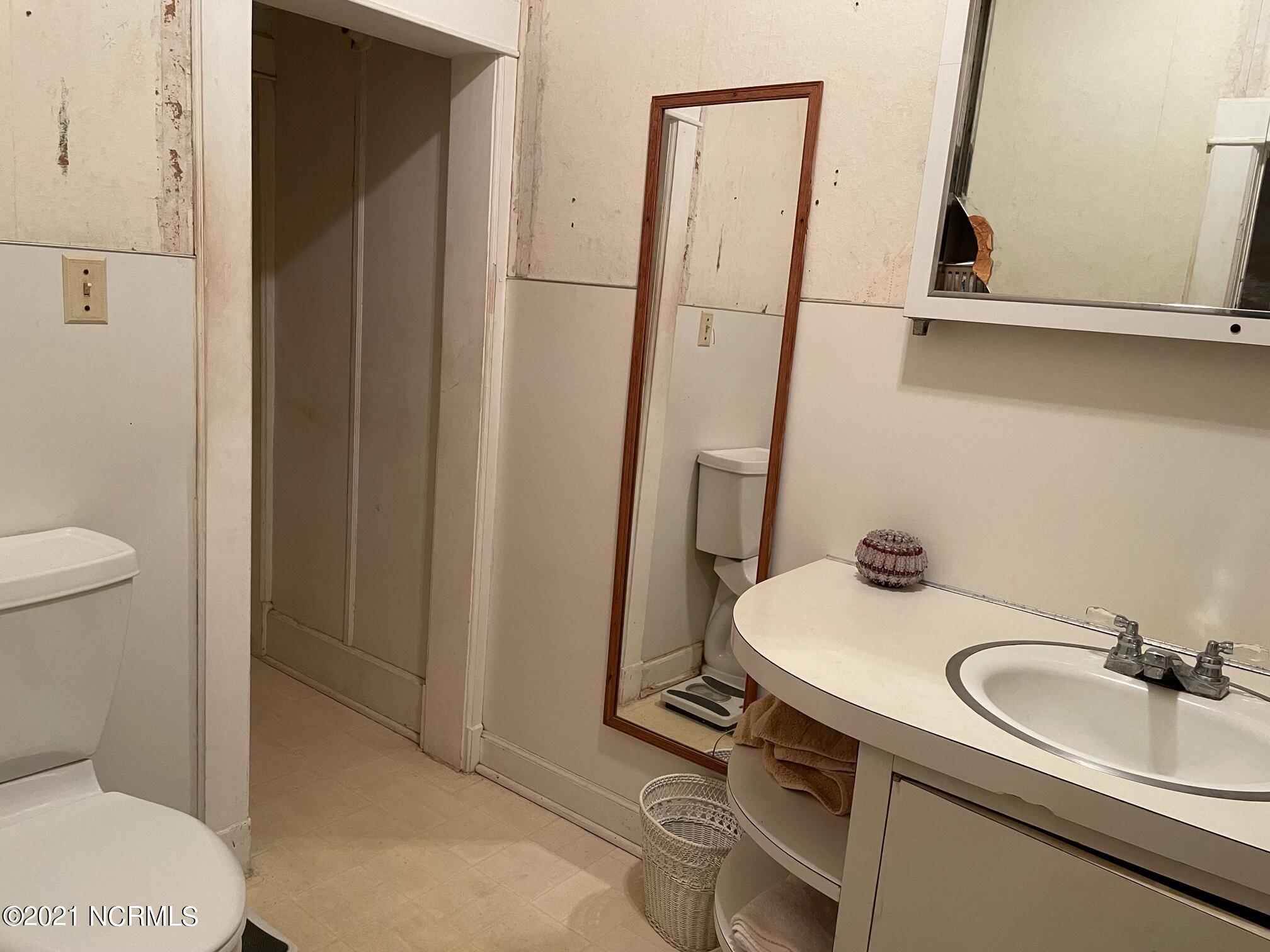 162 Smith Road Atlantic, NC 28511 - Photo 17 of 32 Full Bath