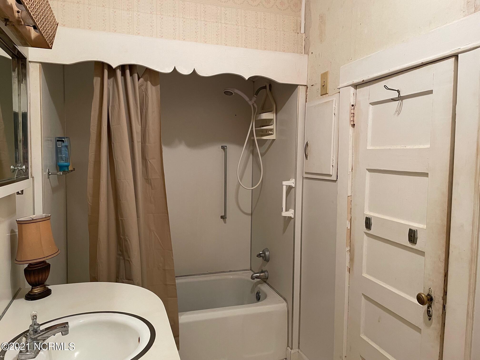 162 Smith Road Atlantic, NC 28511 - Photo 18 of 32 Full Bath