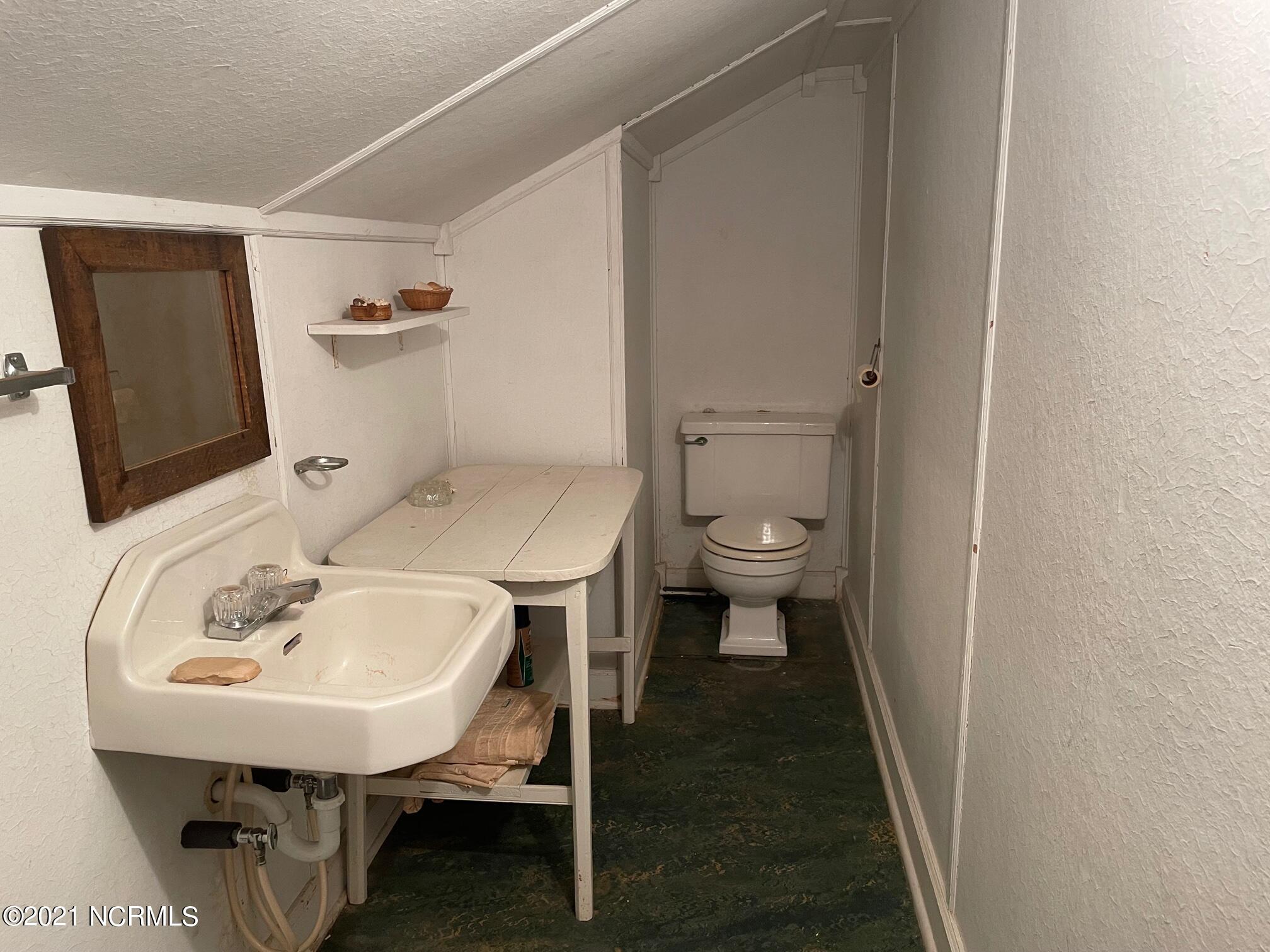 162 Smith Road Atlantic, NC 28511 - Photo 28 of 32 Half bath on second floor