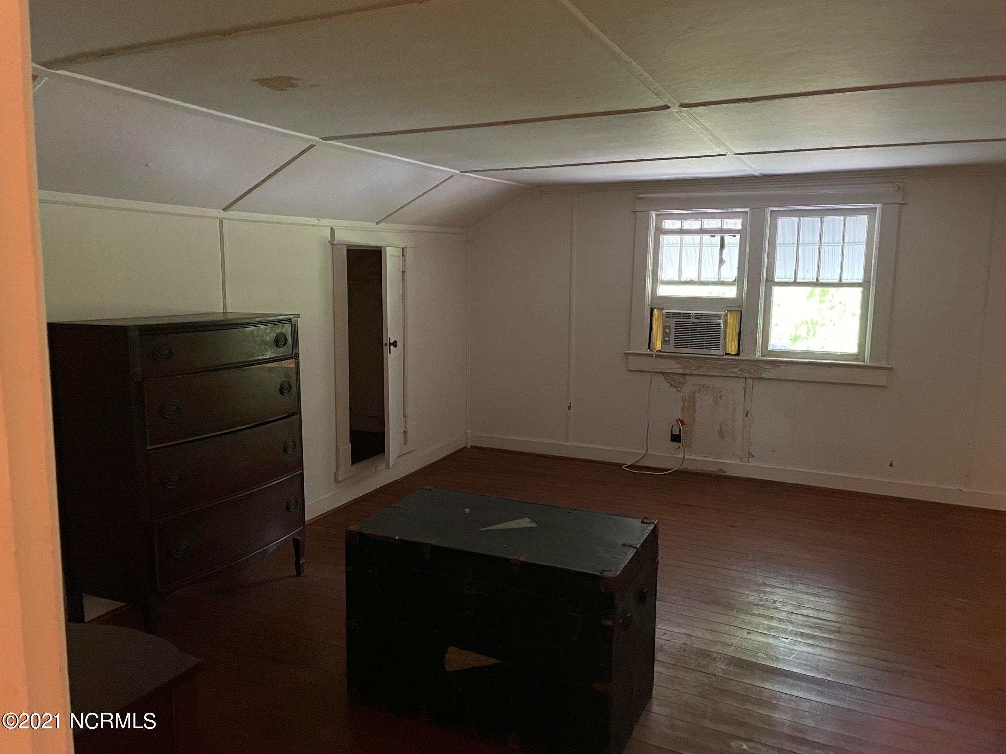 162 Smith Road Atlantic, NC 28511 - Photo 29 of 32 Second floor has 6'3" ceilings