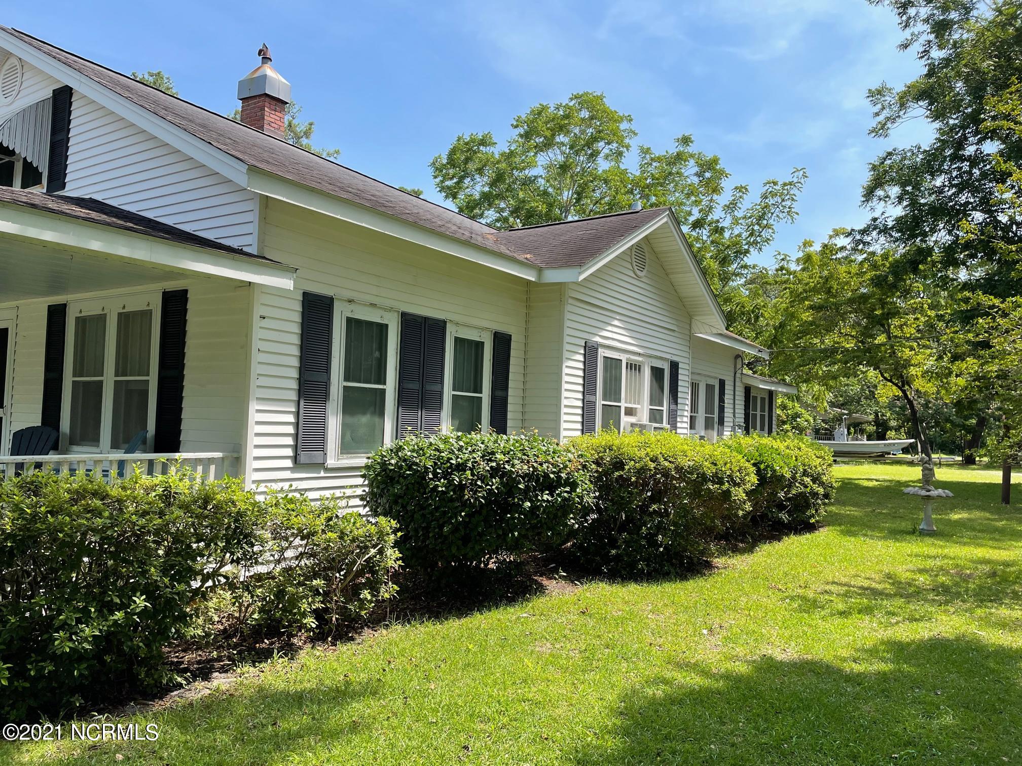 162 Smith Road Atlantic, NC 28511 - Photo 3 of 32 side and yard