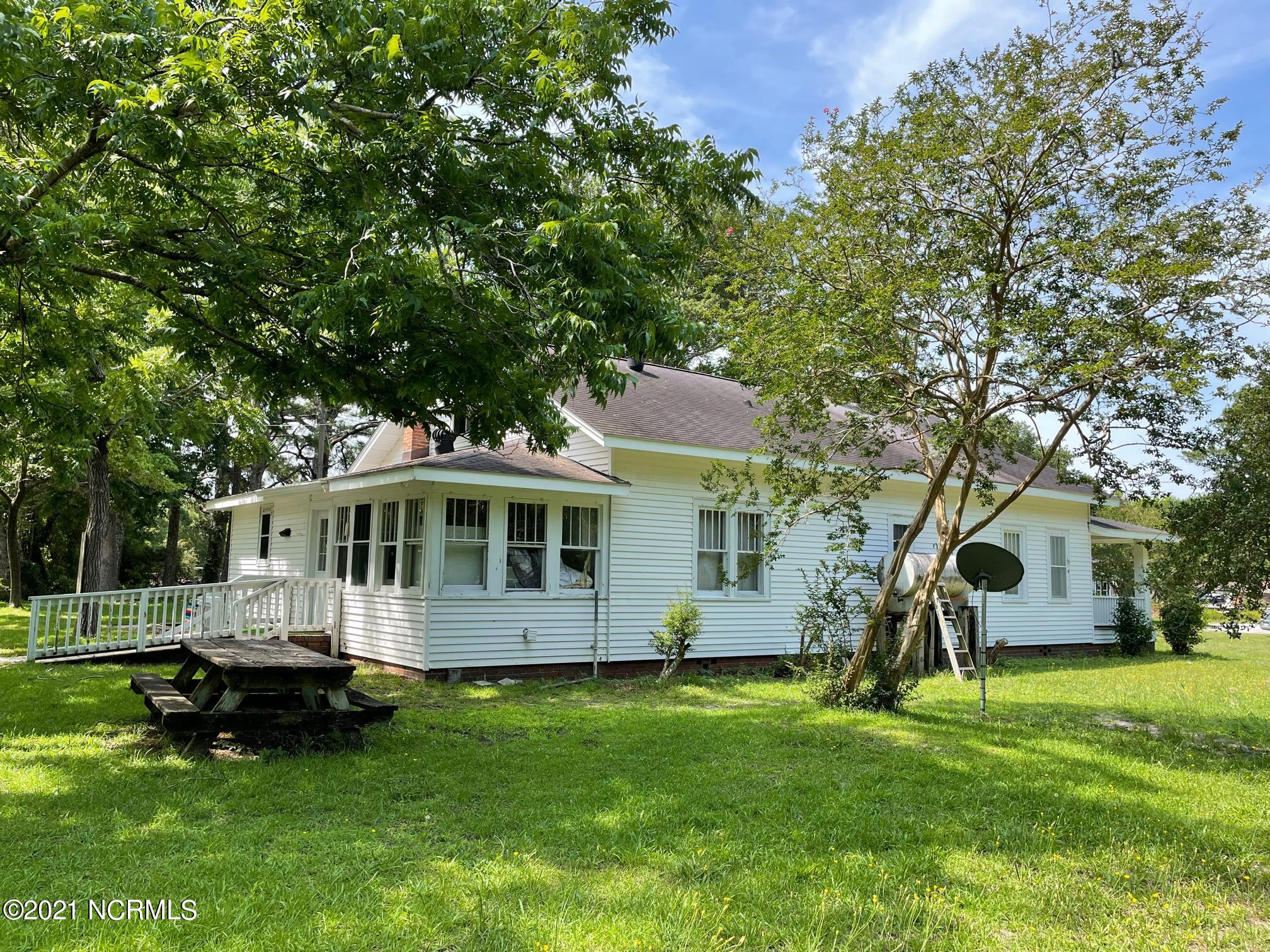 162 Smith Road Atlantic, NC 28511 - Photo 6 of 32 Right side