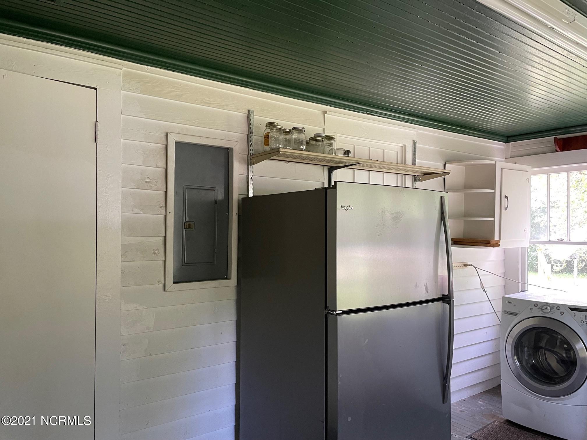 162 Smith Road Atlantic, NC 28511 - Photo 9 of 32 Enclosed rear porch