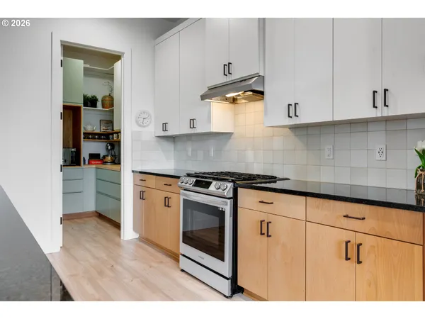 $999,999 | 12205 Southwest Silvertip Street, Beaverton, OR 97007