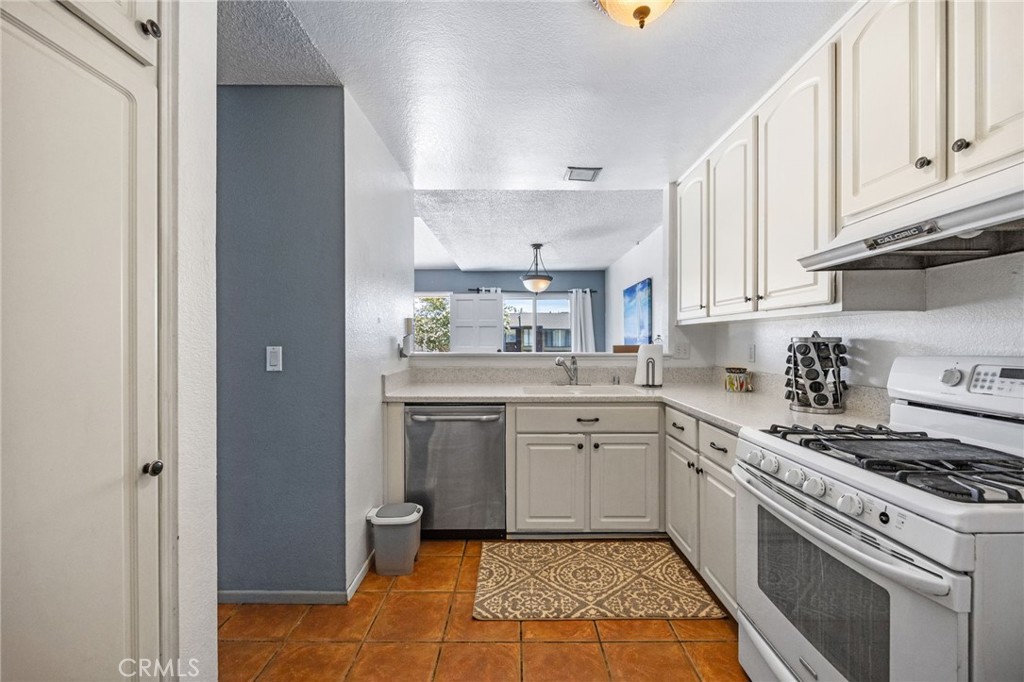 931 South Sutter Creek Road Anaheim, CA 92804 - Photo 13 of 35