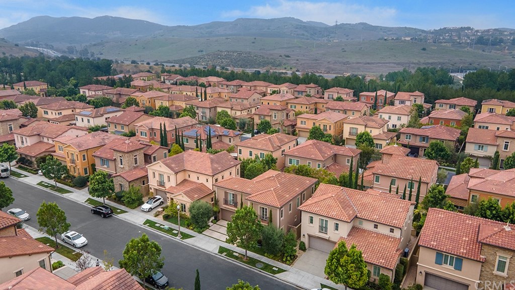 52 Umbria Irvine, CA 92618 - Photo 46 of 50 an aerial view of residential houses and outdoor space