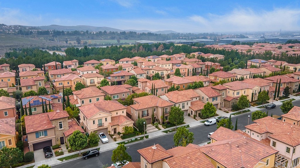 52 Umbria Irvine, CA 92618 - Photo 48 of 50 an aerial view of a city with lots of residential buildings