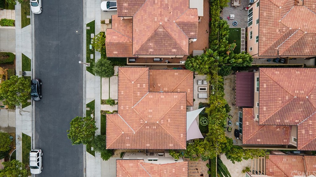 52 Umbria Irvine, CA 92618 - Photo 49 of 50 an aerial view of residential houses with outdoor space and street view