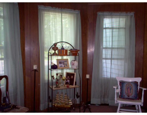 411-415 Sumner Avenue Springfield, MA 01108 - Photo 5 of 9 Gallery Image 5