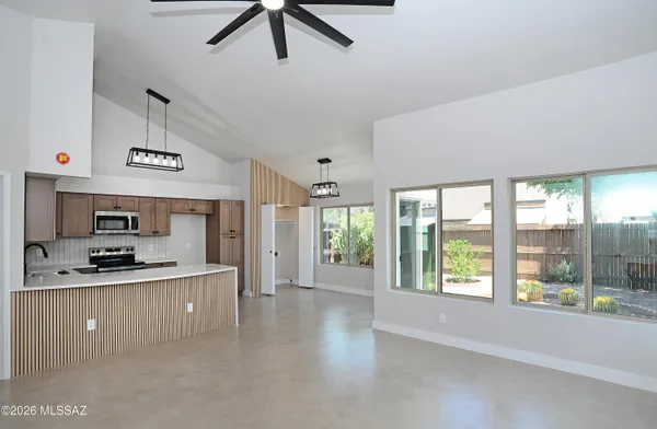 $300,000 | 7535 East Harbor Drive, Tucson, AZ 85715