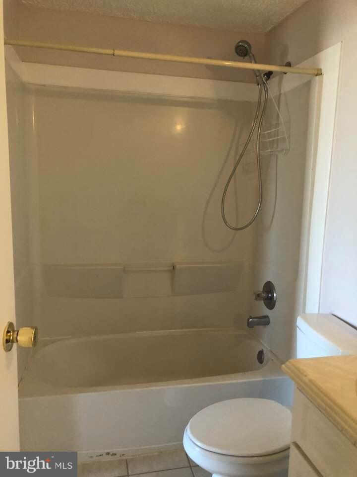 208 Charing Court Sterling, VA 20164 - Photo 12 of 12 Bath