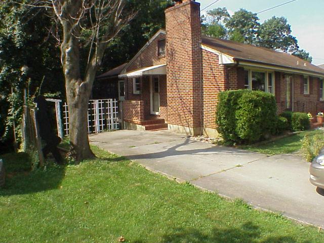 1744 Pomeroy Road Salem, VA 24153 - Photo 2 of 17 Side Door to Kitchen