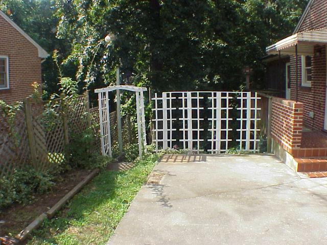 1744 Pomeroy Road Salem, VA 24153 - Photo 4 of 17 Trellis
