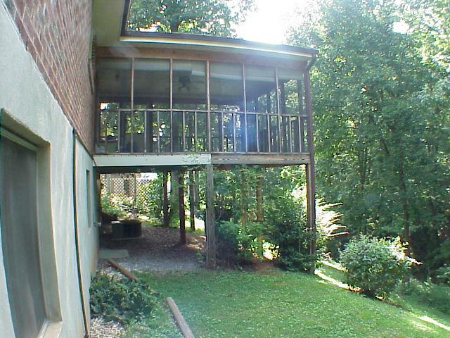 1744 Pomeroy Road Salem, VA 24153 - Photo 6 of 17 Back from Side