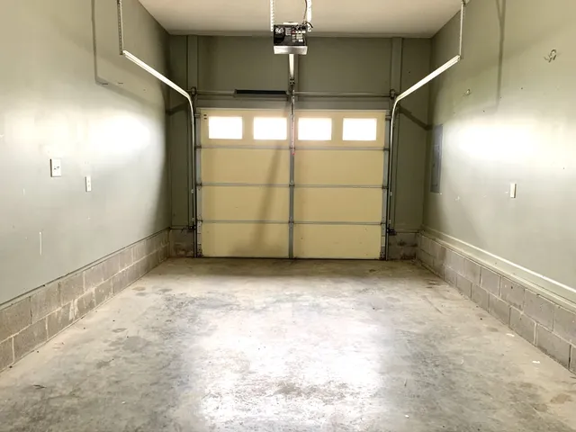 a view of a garage