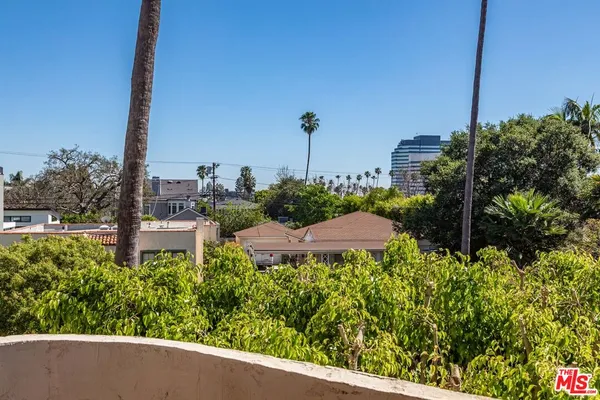 $710,000 | 836 South Bundy Drive, Unit 300, Los Angeles, CA 90049
