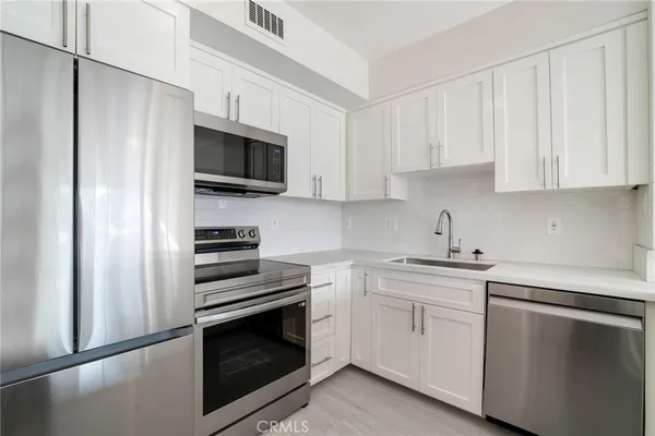 $575,000 | 969 Hilgard Avenue, Unit 304, Los Angeles, CA 90024