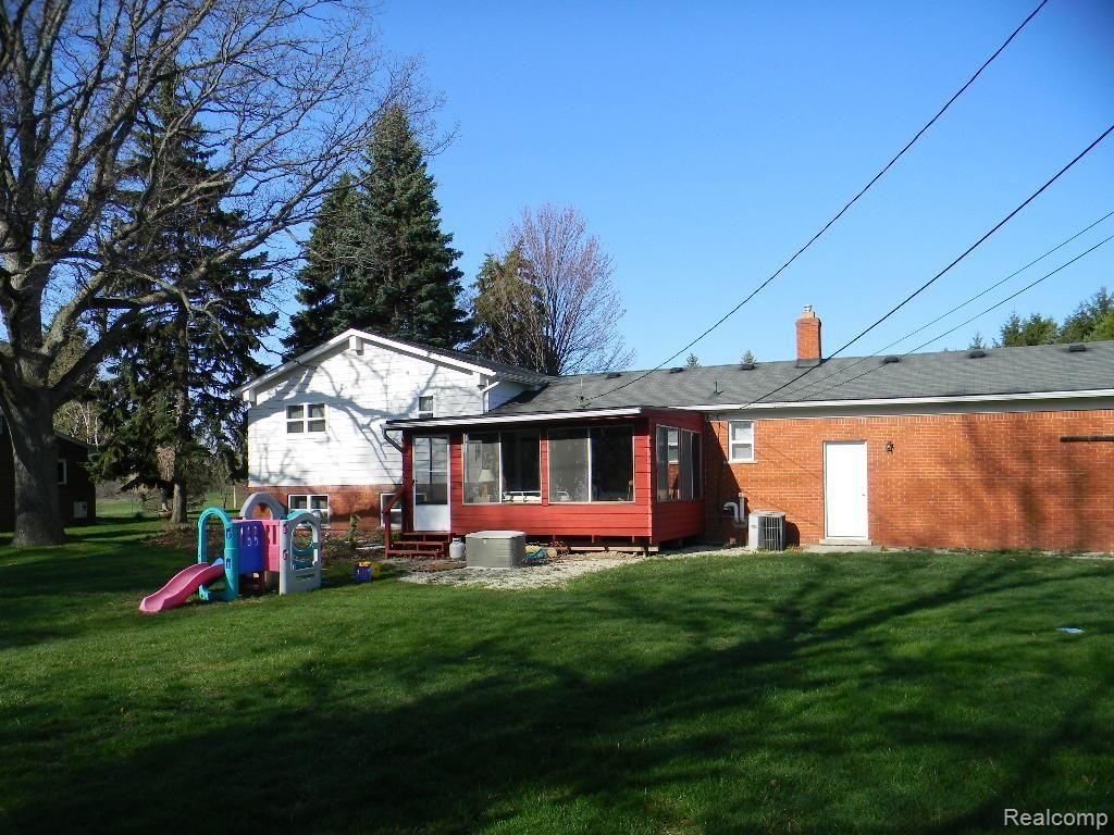 270 Brewster Road Rochester, MI 48309 - Photo 5 of 19 12 x 17 Sun Porch