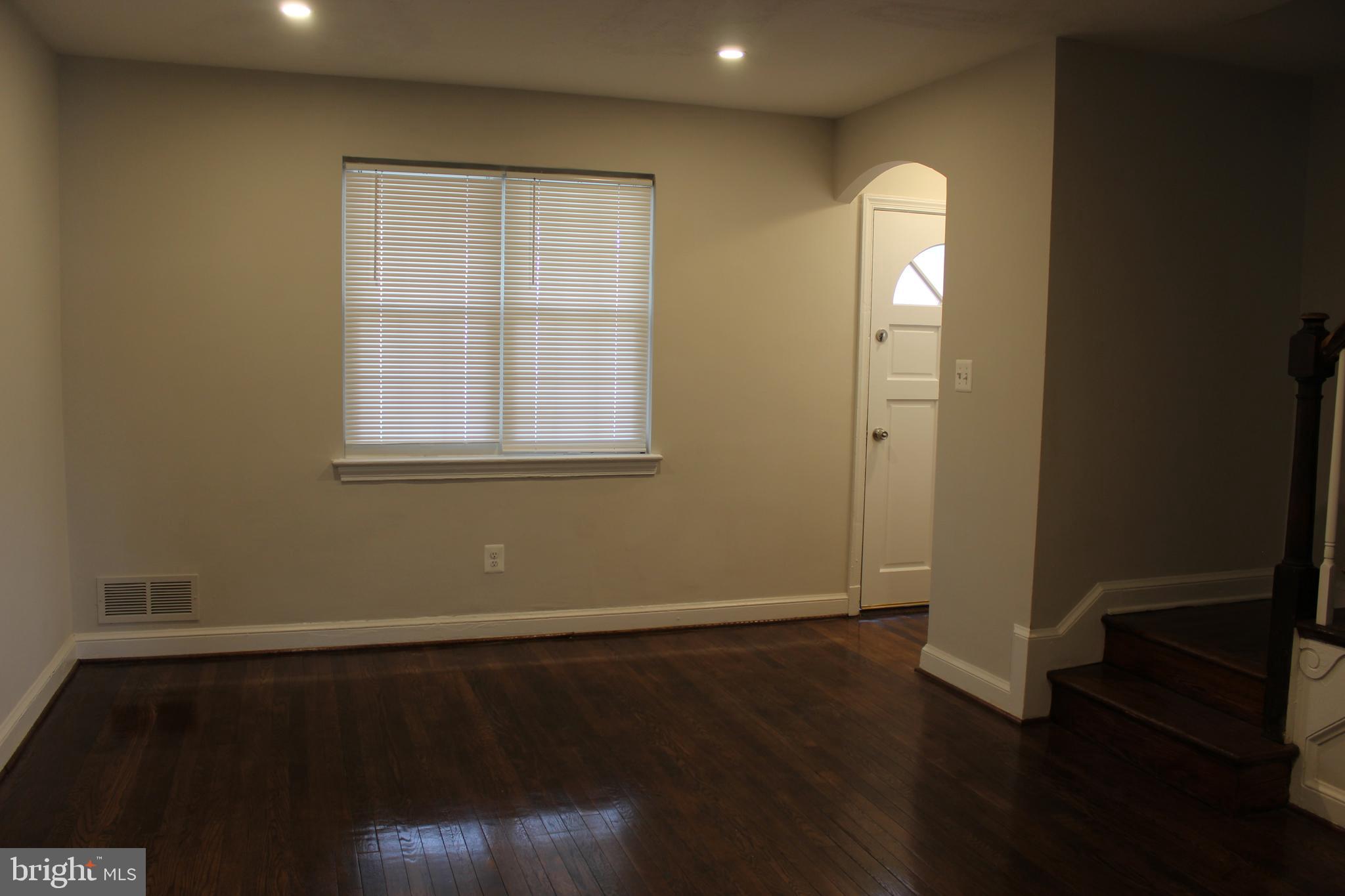 211 Evans Lane Alexandria, VA 22305 - Photo 4 of 23 Living room