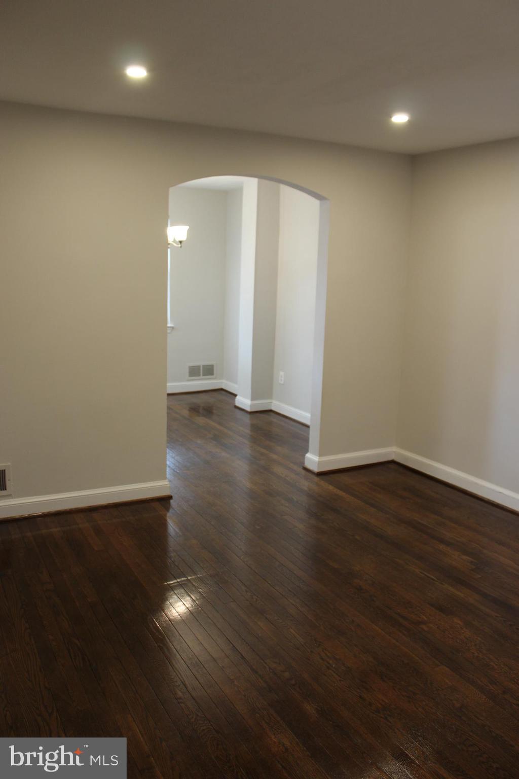 211 Evans Lane Alexandria, VA 22305 - Photo 5 of 23 Living room