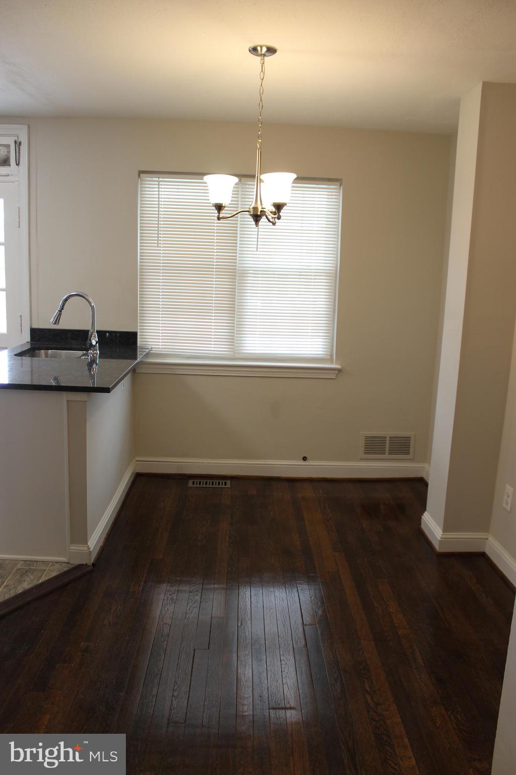 211 Evans Lane Alexandria, VA 22305 - Photo 6 of 23 Dining area