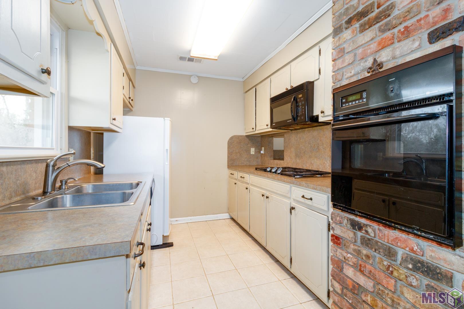 10854 Peairs Road Zachary, LA 70791 - Photo 8 of 20