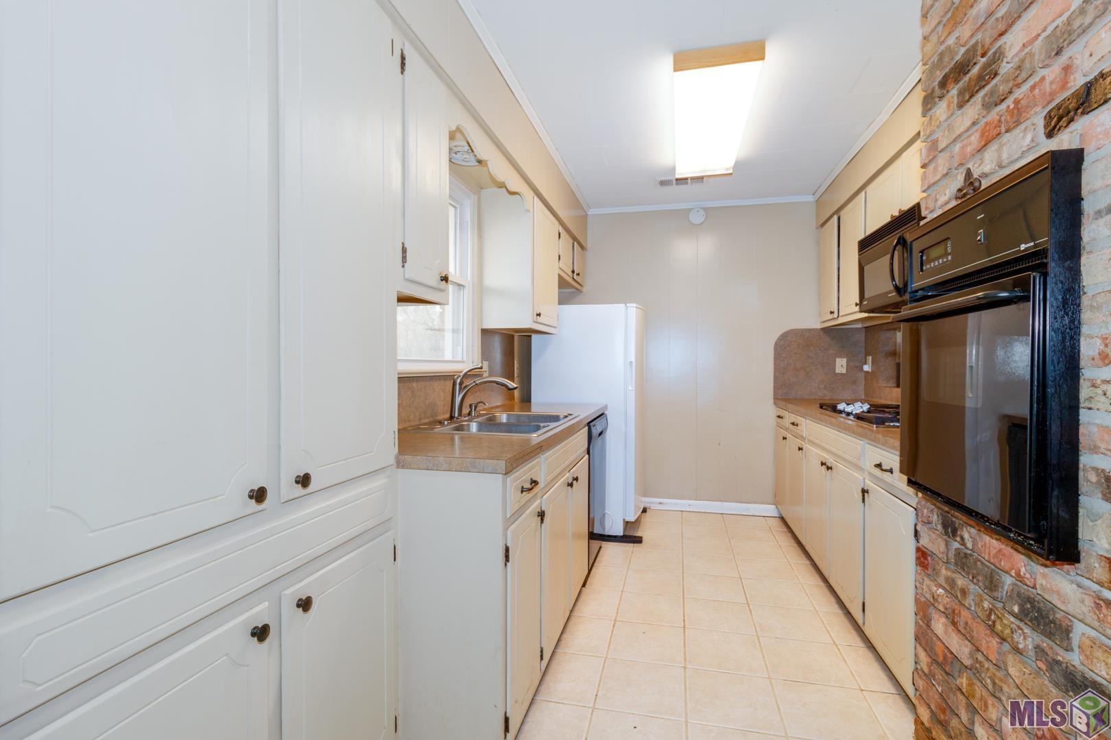 10854 Peairs Road Zachary, LA 70791 - Photo 9 of 20