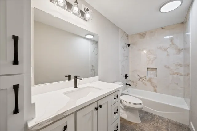 $1,975 | 2113 Lake Village Drive, Kingwood, TX 77339