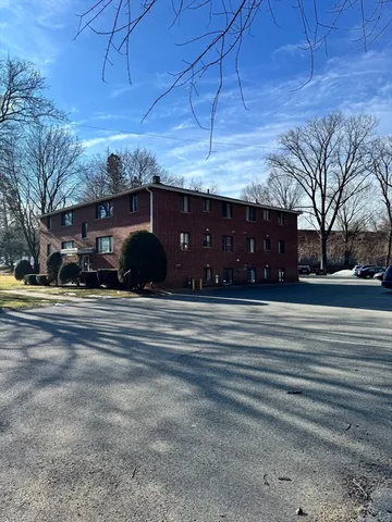 $1,700 | 320 Elm Street, Unit 12, Southbridge, MA 01550