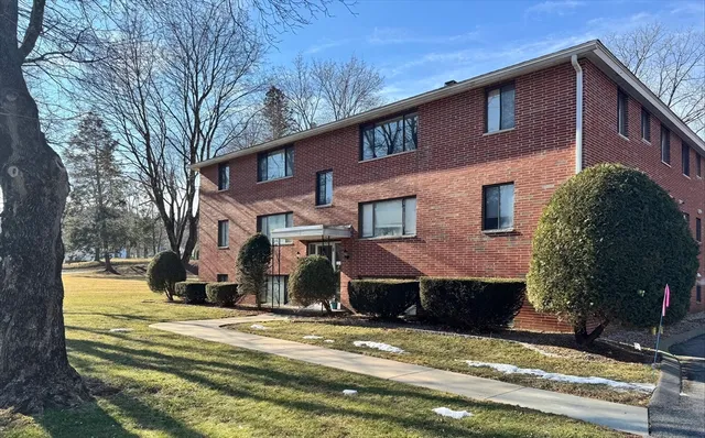 $1,700 | 320 Elm Street, Unit 12, Southbridge, MA 01550