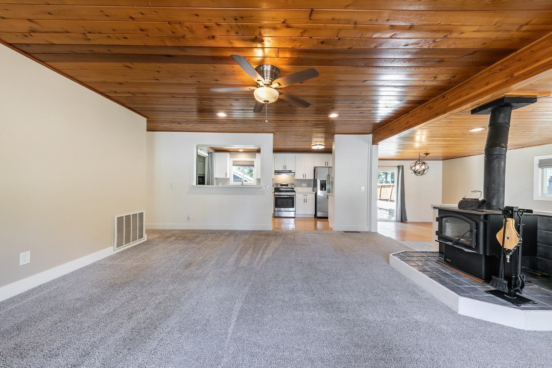 10227 Laburnham Circle Truckee, CA 96161 - Photo 7 of 28