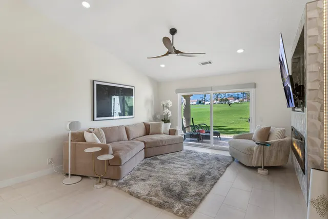 $5,900 | 269 Vista Royale Circle West, Palm Desert, CA 92211