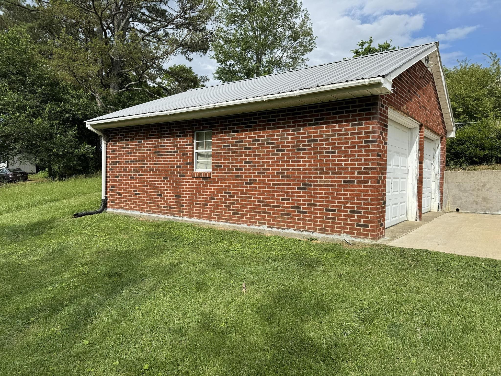 166 Old Lebanon Road Carthage, TN 37030 - Photo 8 of 25 a backyard of a house with lots of green space