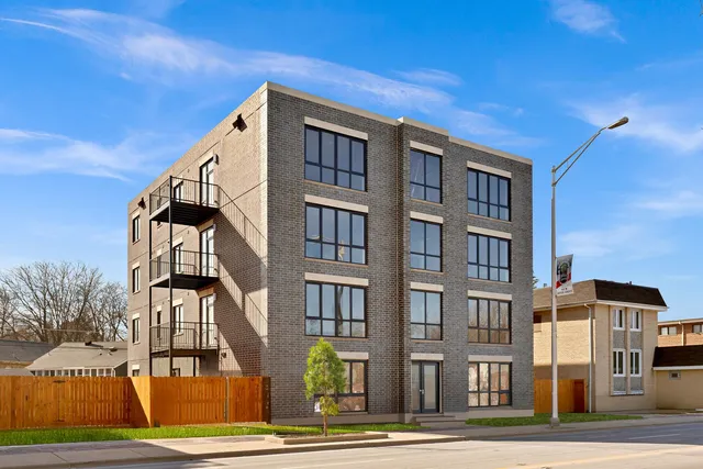 $414,000 | 8631 West Grand Avenue, Unit 4W, River Grove, IL 60171