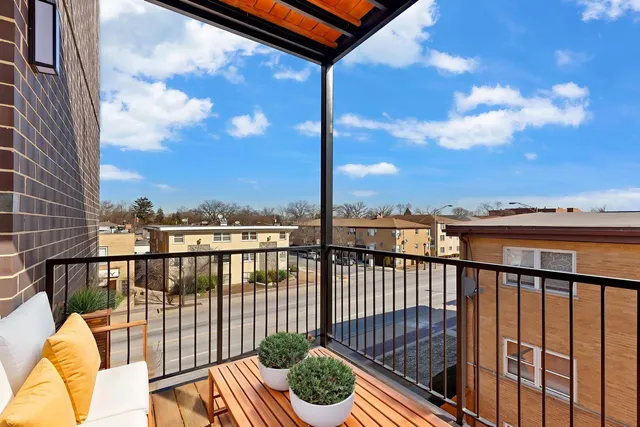 $414,000 | 8631 West Grand Avenue, Unit 4W, River Grove, IL 60171