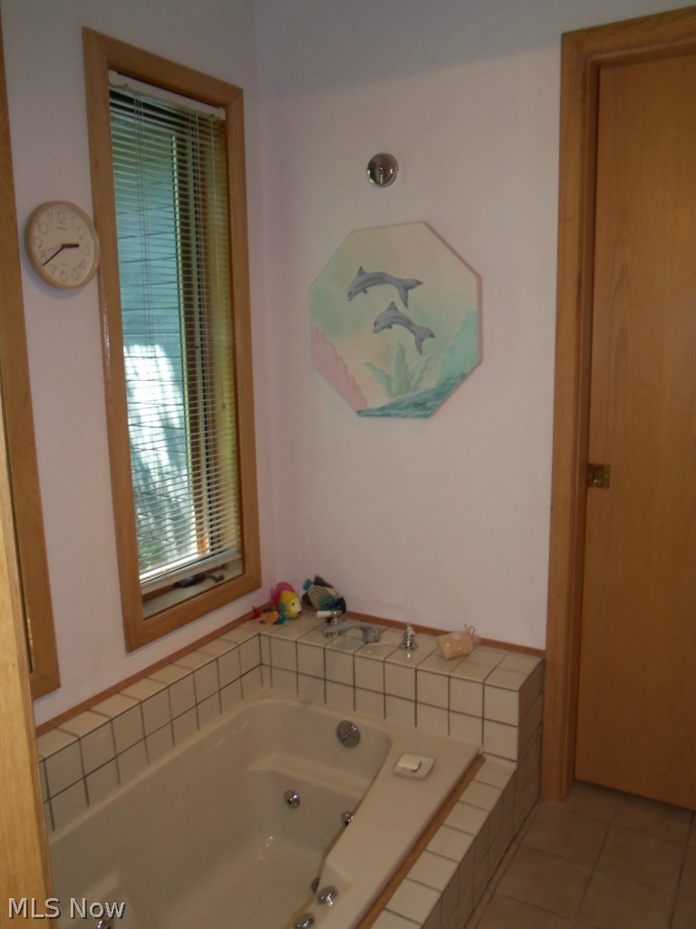 2201 Bennett Road Madison, OH 44057 - Photo 14 of 25 AFTER A HARD DAY LUXURIATE IN THE JETTED SUNKEN TUB.