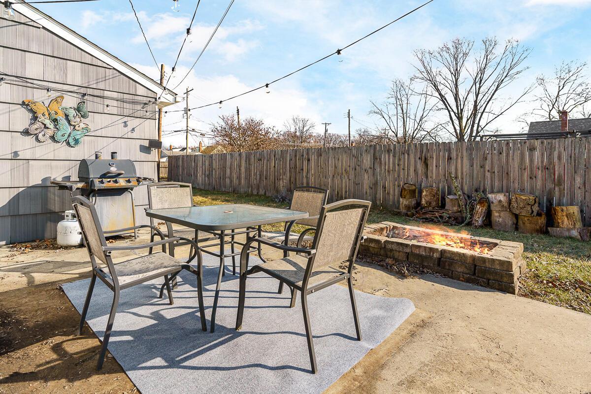 300 Sturbridge Road Columbus, OH 43228 - Photo 4 of 31 Patio with privacy fence