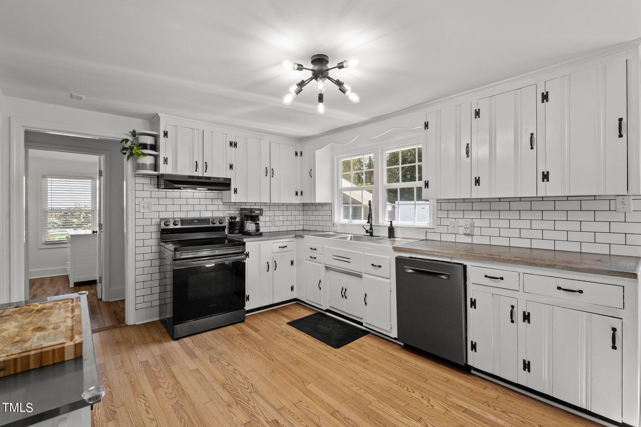 321 Jones Franklin Road Raleigh, NC 27606 - Photo 8 of 40 27-web-or-mls-_NFP4699