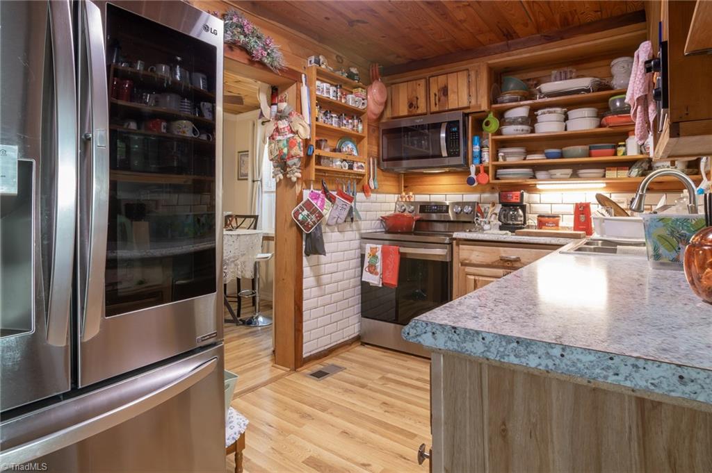 6414 Summit Road Purlear, NC 28665 - Photo 22 of 36