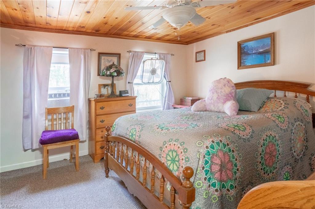 6414 Summit Road Purlear, NC 28665 - Photo 28 of 36