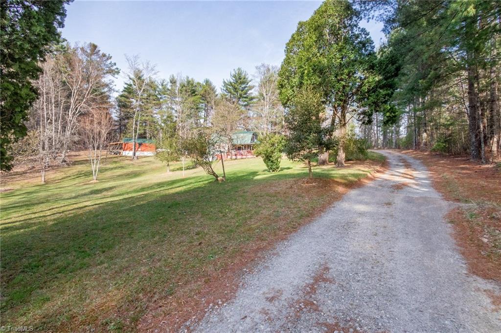 6414 Summit Road Purlear, NC 28665 - Photo 5 of 36