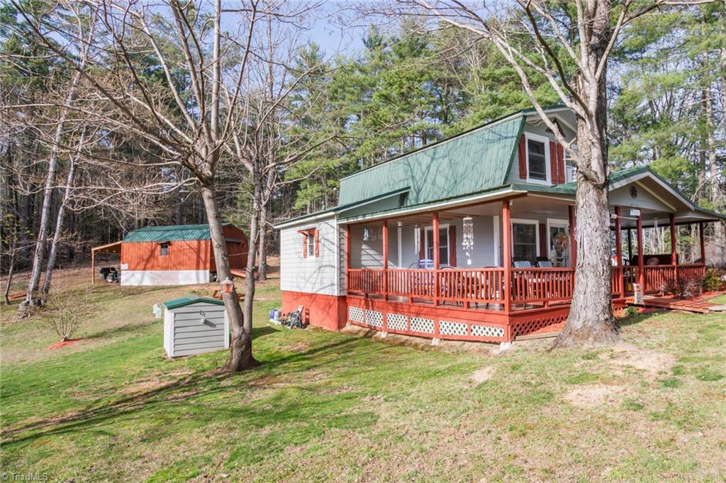 6414 Summit Road Purlear, NC 28665 - Photo 8 of 36