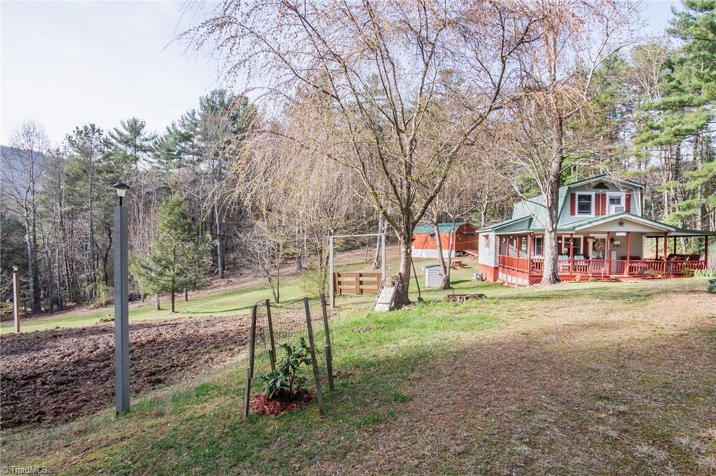 6414 Summit Road Purlear, NC 28665 - Photo 10 of 36