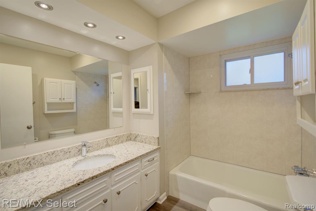 3533 Ridgecliffe Drive Flint, MI 48532 - Photo 22 of 34 Gallery Image 22