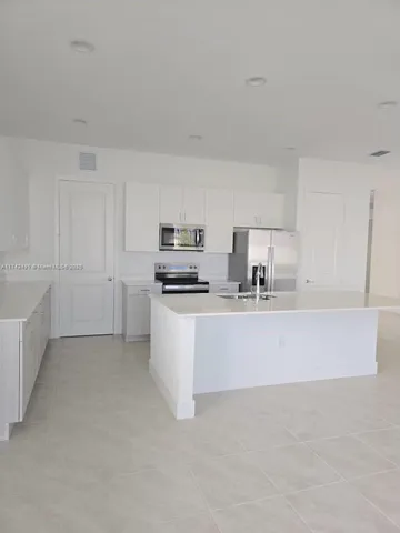 $2,950 | 5105 Panella Avenue, Immokalee, FL 34142