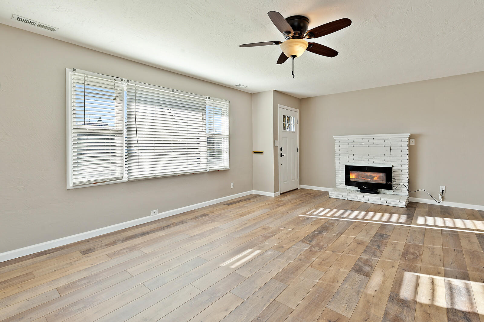 725 Chestnut Street Central Point, OR 97502 - Photo 4 of 26 10_CS2_10_mls