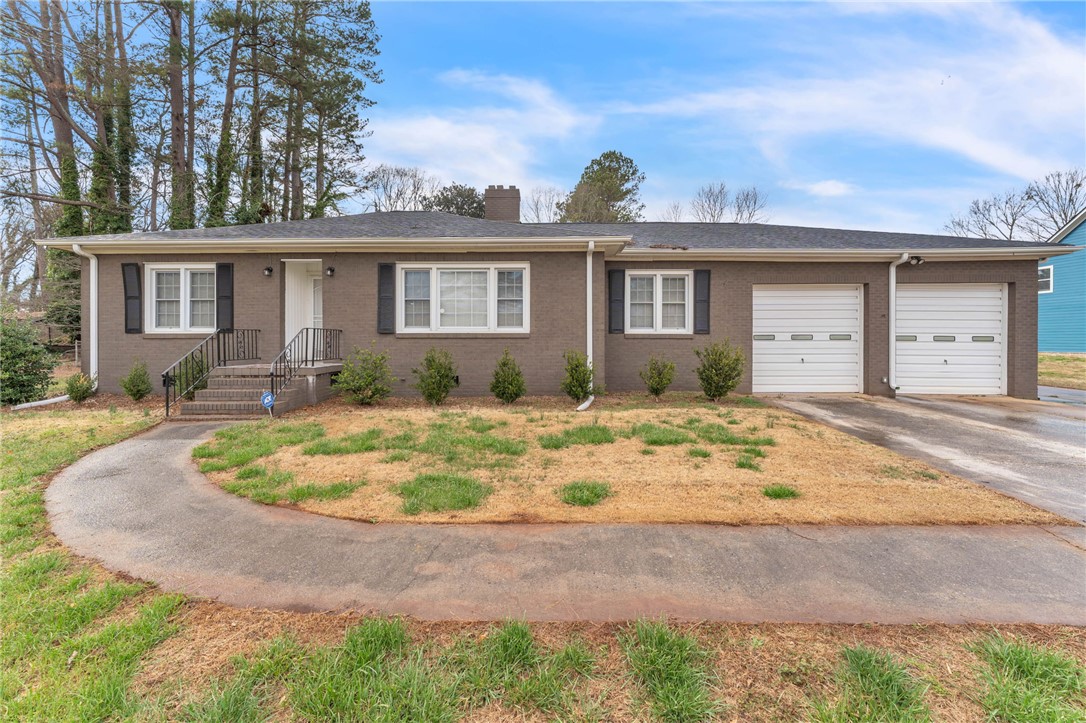 1611 East Calhoun Street Anderson, SC 29621 - Photo 1 of 37