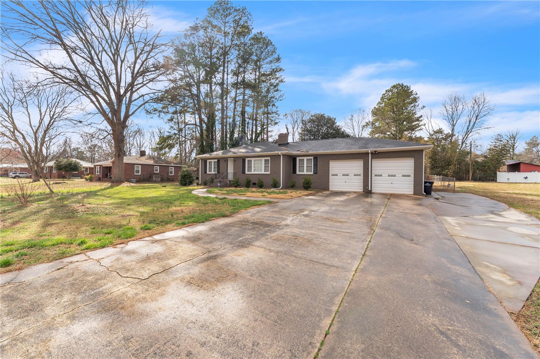 1611 East Calhoun Street Anderson, SC 29621 - Photo 2 of 37