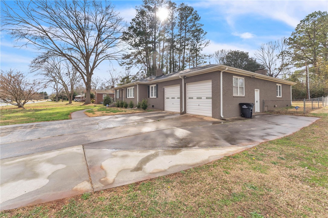 1611 East Calhoun Street Anderson, SC 29621 - Photo 4 of 37